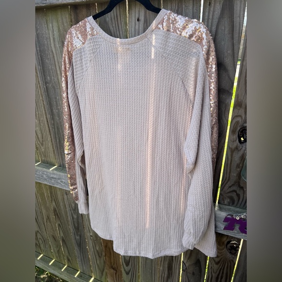 👗Grace & Emma Sequin Sleeve Beige/light pink Top - Picture 2 of 9